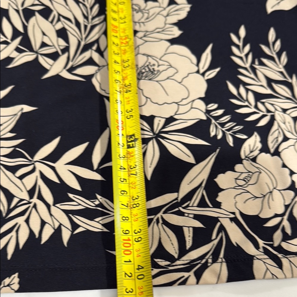 Y2K summer dress. Elegant Black and Tan Floral Dress - Picture 6 of 6